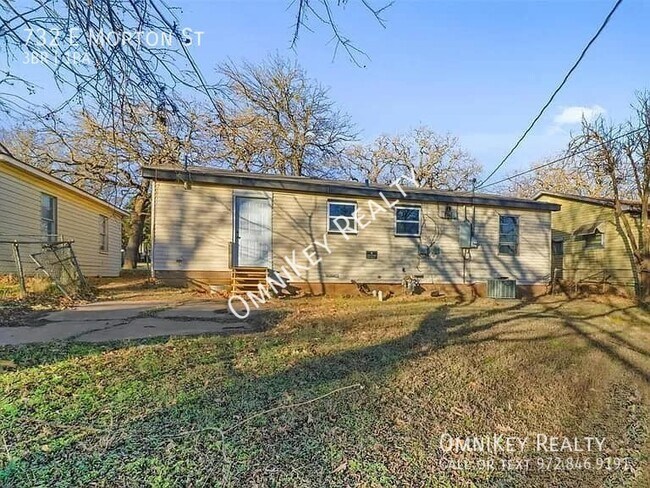 Building Photo - 732 E Morton St