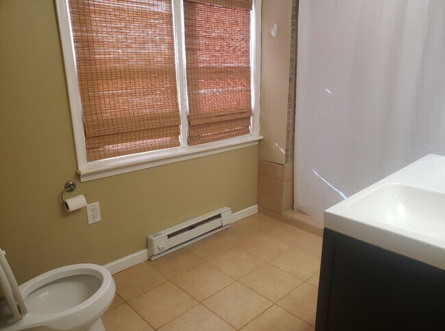 Building Photo - 2406 Lasalle Dr