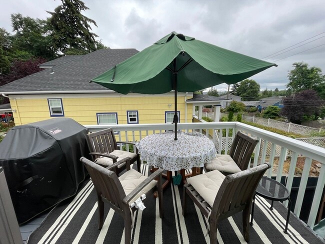 Building Photo - Spacious Corner-Lot Home 4 bed 3 bath – Gr...