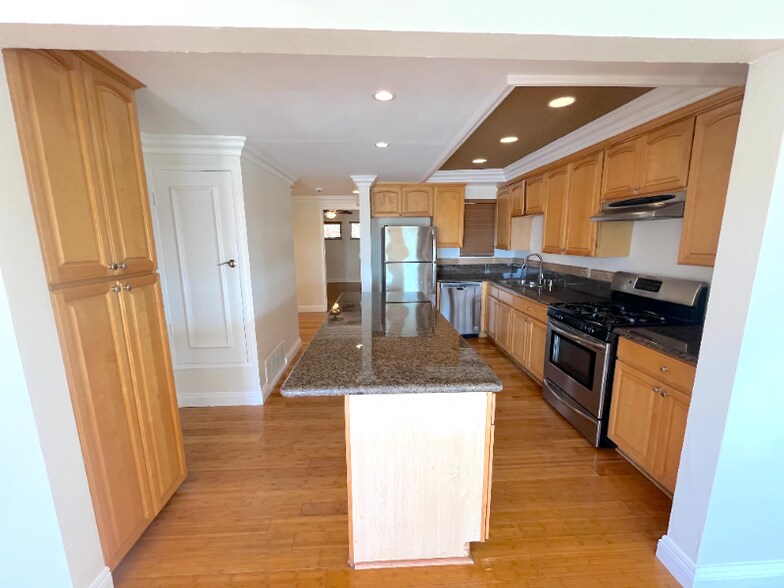 Building Photo - 100 Cliff Dr