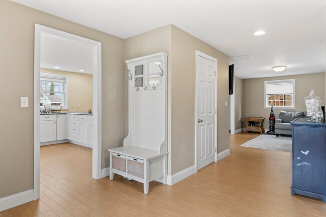Building Photo - 60 Merrifield Ct