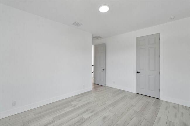 Building Photo - 12015 NW 83rd Pl