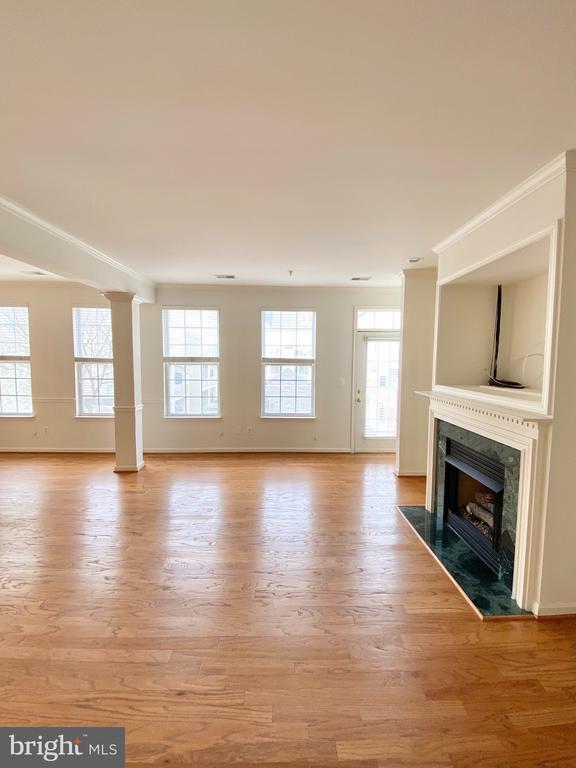 Building Photo - 2663 Manhattan Pl