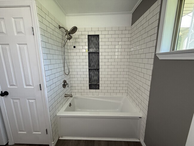 Building Photo - 165 Dogwood Ln