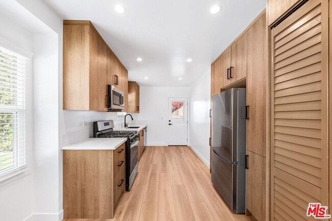 Building Photo - 1258 Mariposa St