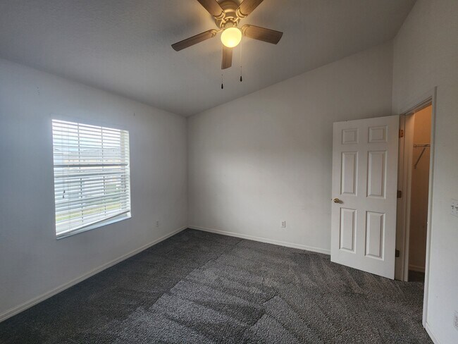 Building Photo - 6401 Barksdale Way