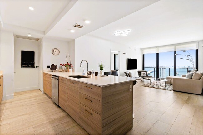 Building Photo - 121 NE 34th St