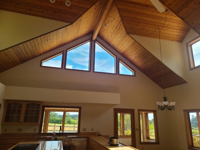 Building Photo - Beautifully Refurbished Farmhouse with Val...