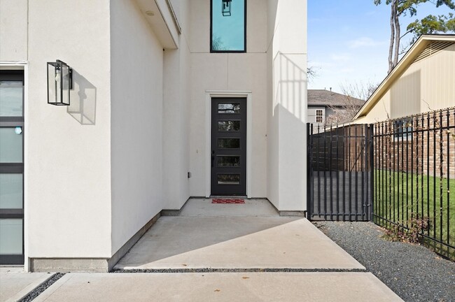 Building Photo - 1425 Adkins Rd
