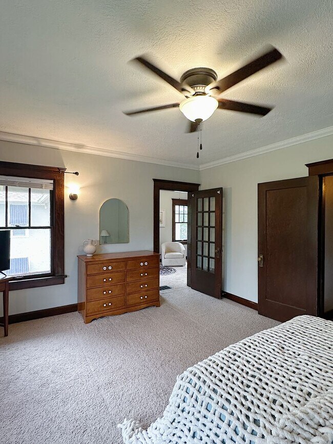 Building Photo - Charming Furnished 3BR/2BA Duplex in Histo...