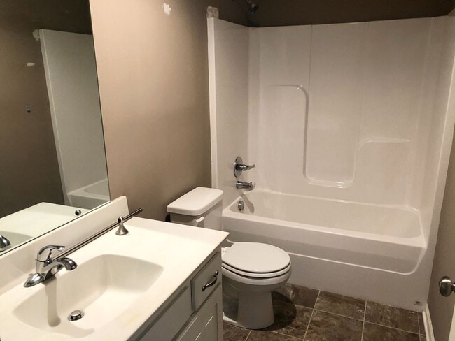 Building Photo - Newer 3 Bed 2 Car Townhome in Grain Valley