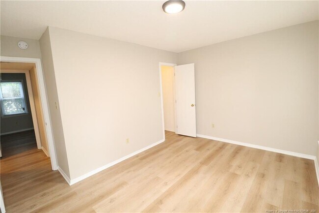 Building Photo - 3901 Lexington Dr