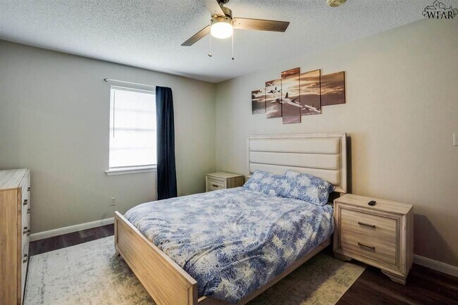 Building Photo - 5511 Hooper Dr