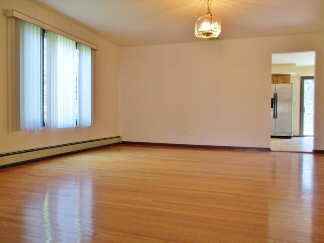 Building Photo - 362 Wilson Ave