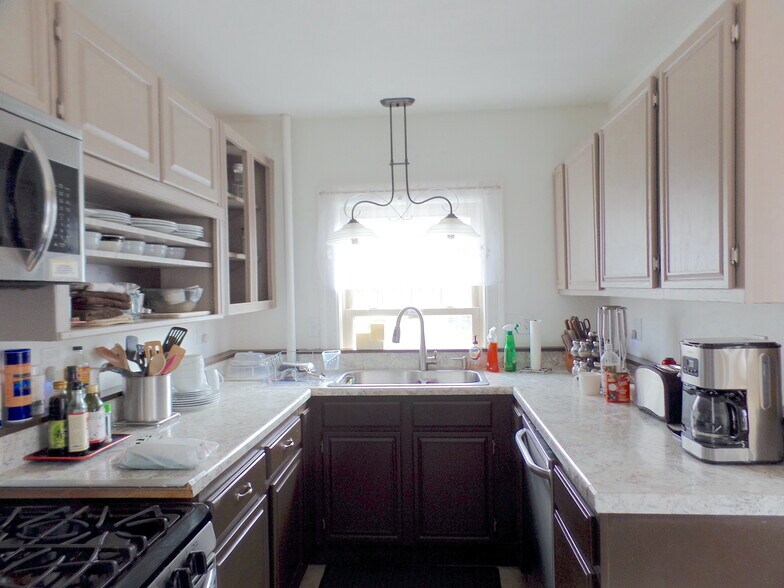 Building Photo - 34 Capen St