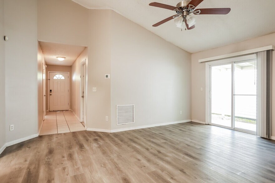 Building Photo - 1841 Quebec Ct