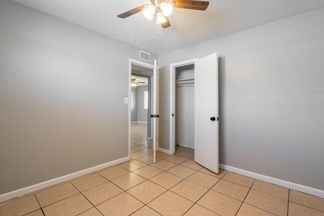 Building Photo - 4423 N 23rd Ave