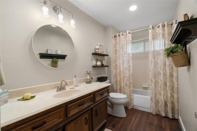 Building Photo - 415 Lago Trace Dr
