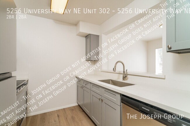 Building Photo - 5256 University Wy NE