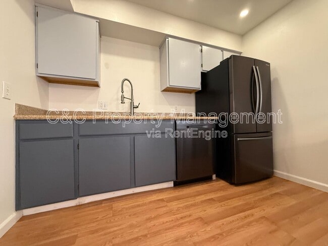 Primary Photo - 106 W Rossi St