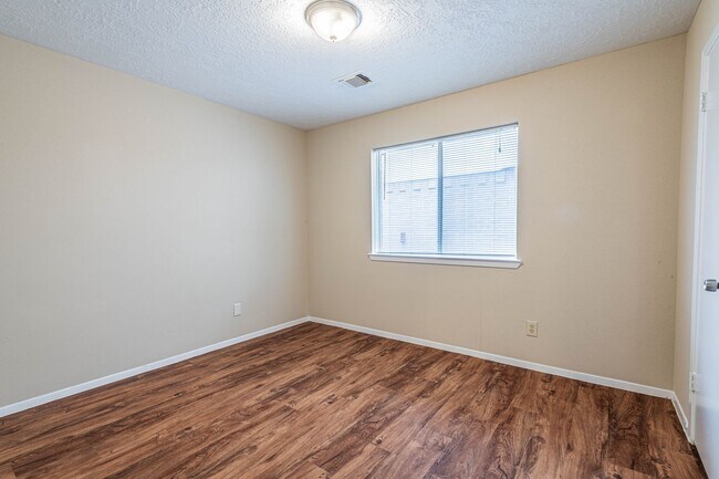Building Photo - 2516 Orion Dr