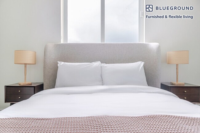 Building Photo - 987 SW 37th Ave