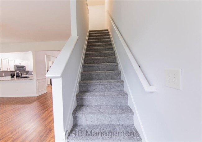 Building Photo - 4922 Sherwood Way