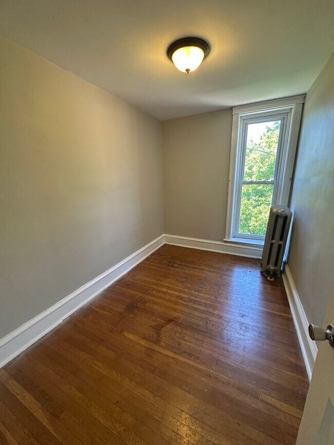 Building Photo - 3 Bed/2 Bath Available in Upper Darby