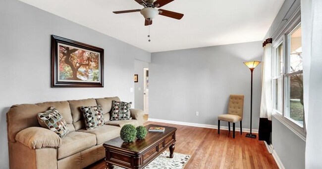 Building Photo - Beautiful 3 Bed, 2 Bath Single Family Home!