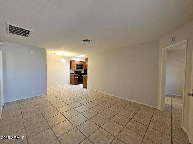 Building Photo - 312 W Yukon Dr