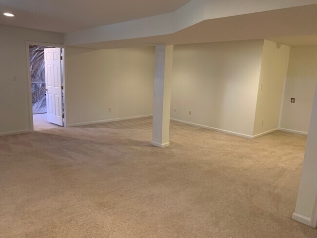 Building Photo - 18 Crimson Way