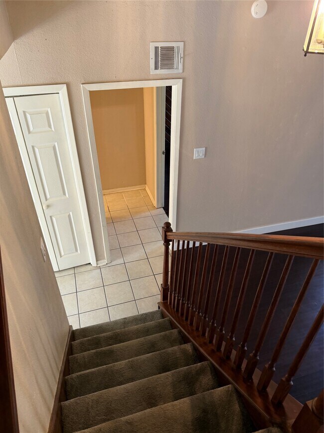 Building Photo - 3010 Bee Cave Dr