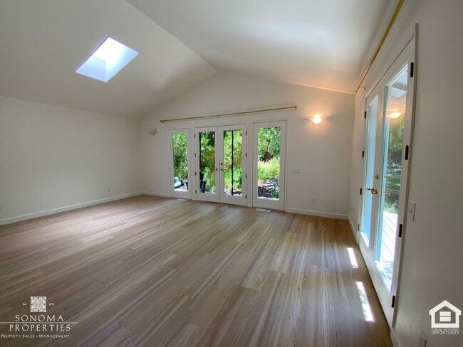 Building Photo - Inviting 3BD/2BA Home in Glen Ellen