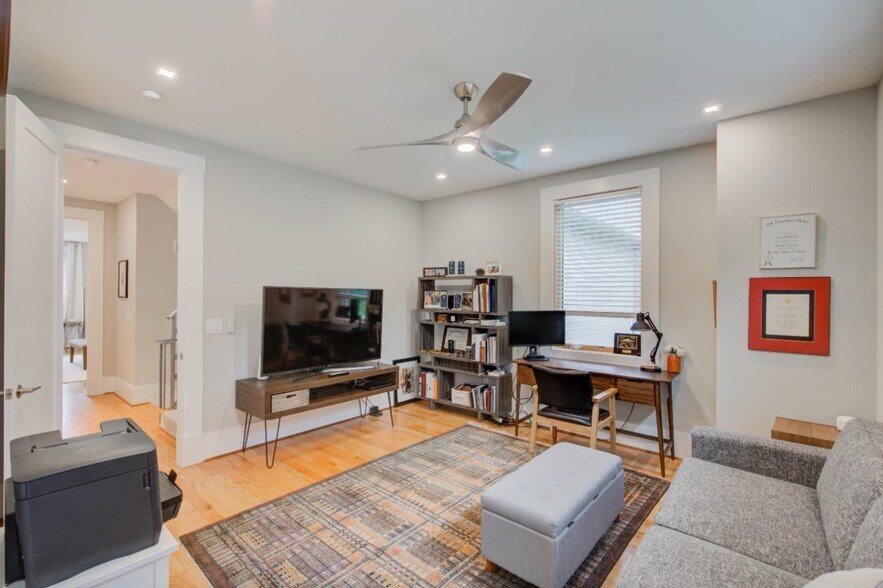 Building Photo - 328 Mulberry St
