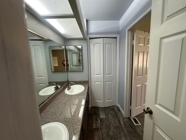 Building Photo - Elegant 4-Bedroom, 3-Bath Home in Prime Cul-de-Sac Location
