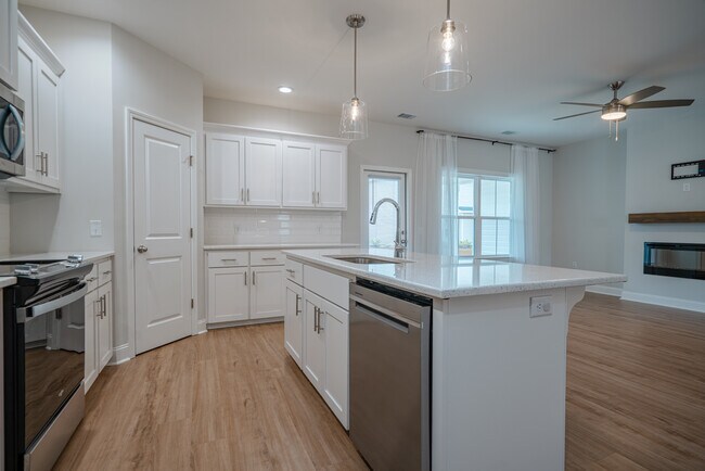 Building Photo - 106 Holland Dr