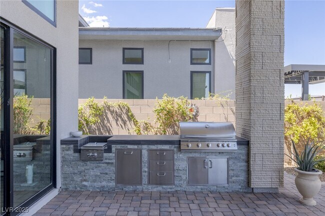 Building Photo - 5192 Rock Daisy Dr