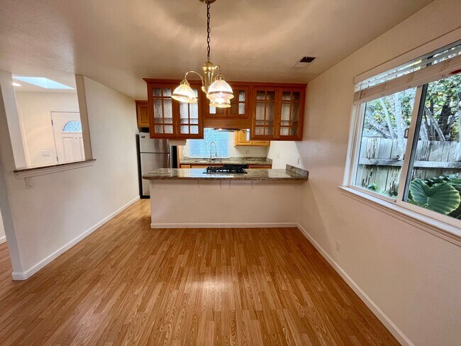 Building Photo - 3062 Girard Ct