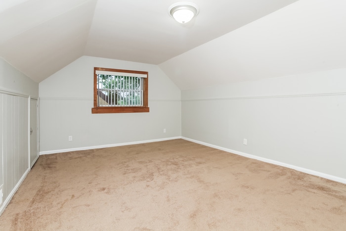 Building Photo - 1061 Fashion Ave