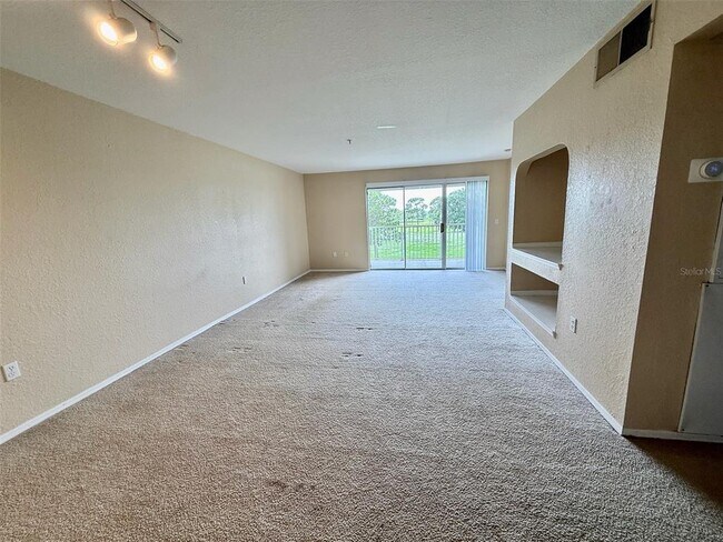 Building Photo - 13917 Fairway Island Dr