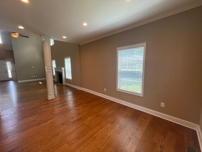 Building Photo - 1568 Sweet Clover Pk