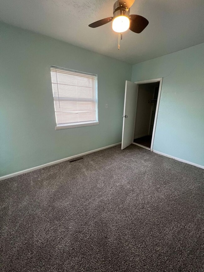 Building Photo - COMING SOON: CUTE 2 BEDROOM / 1 BATHROOM HOUSE LOCATED RIGHT ACROSS FROM NORTH MIDDLE SCHOOL IN J...
