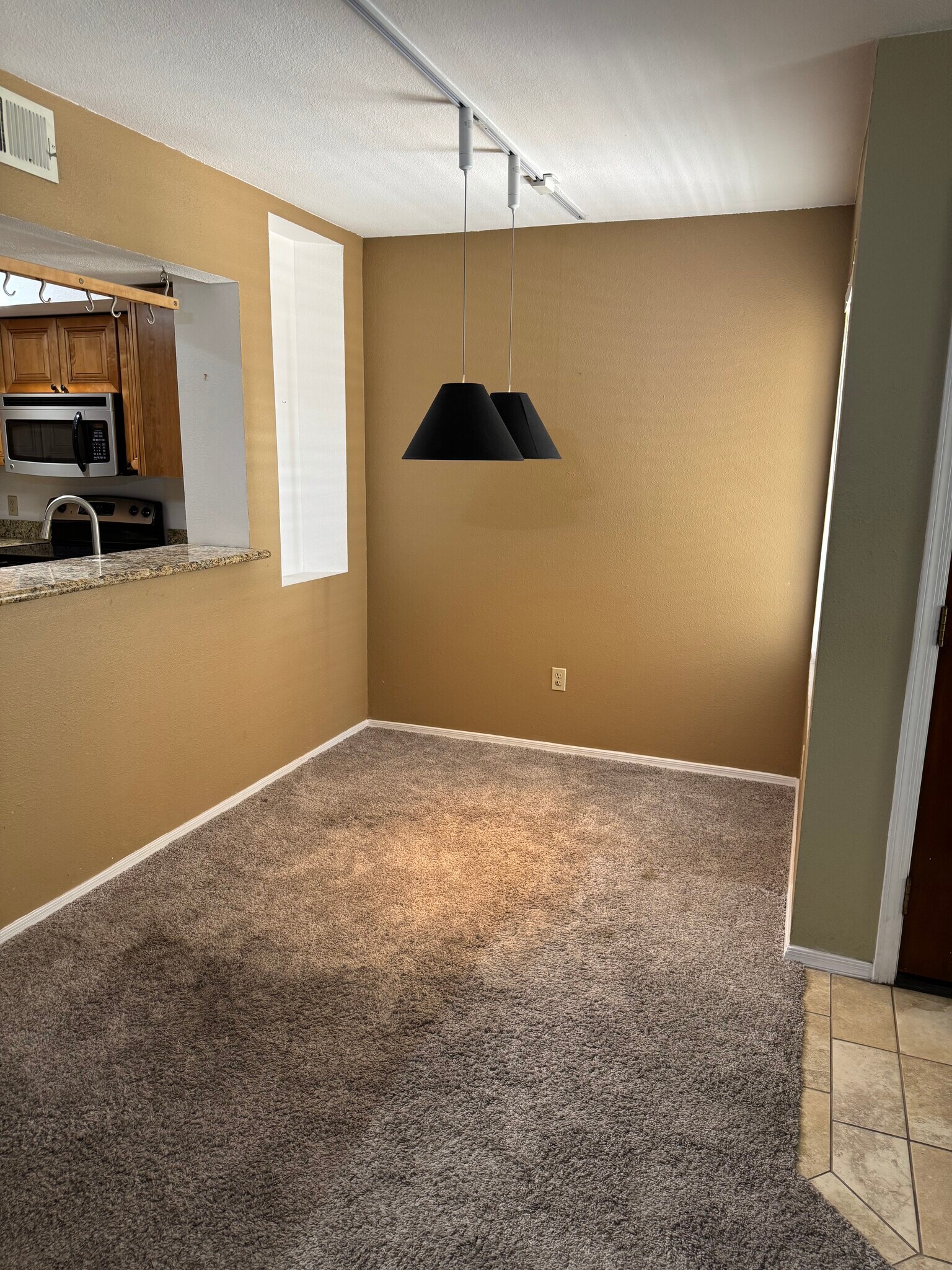 dining area - 11011 N 92nd St