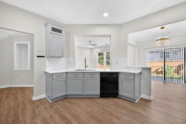 Building Photo - 4379 Annlette Dr NW