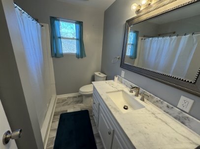 Building Photo - 4 Bedroom home on 2 Acres in West Union