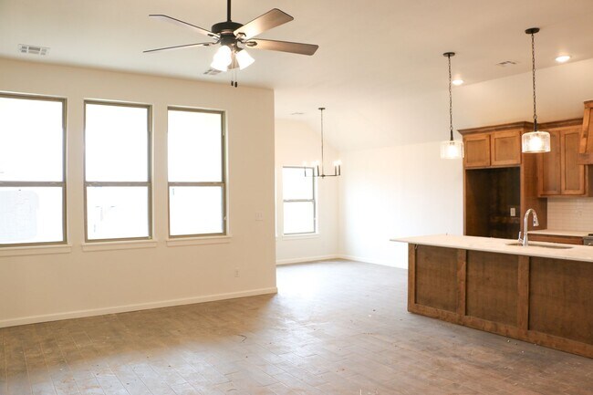 Building Photo - Brand New Home in Shawnee!