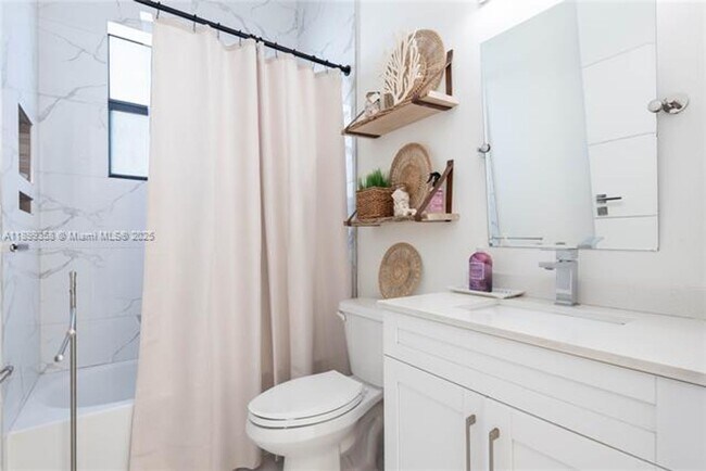 Building Photo - 17320 SW 92nd Ct