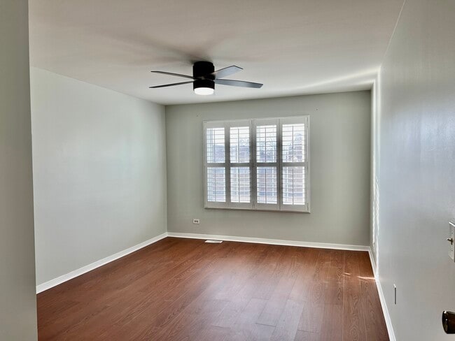 Building Photo - 645 Le Parc Cir