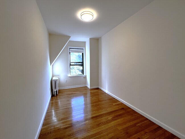 Building Photo - 67-135-135 Dartmouth St