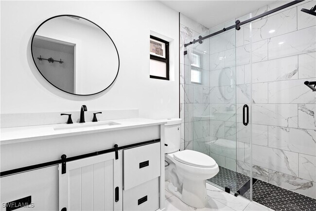 Building Photo - 709 SE 10th Pl